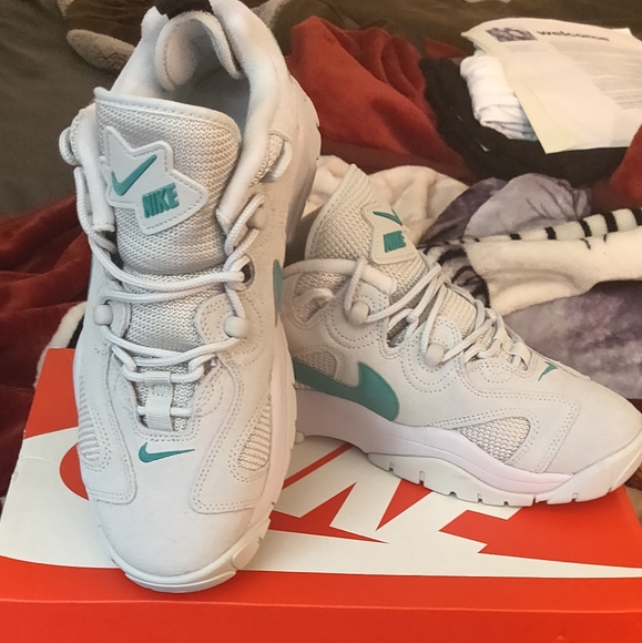 Nike air barrage main image 4